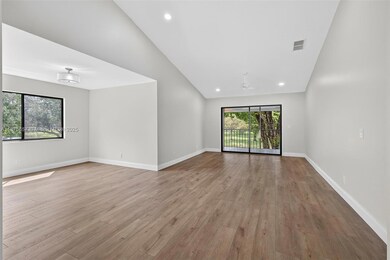 19 Lexington Ln W unit E, Palm Beach Gardens, FL 33418 - photo 7