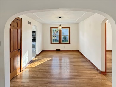 908 S 15th St, Mattoon, IL 61938 - photo 2