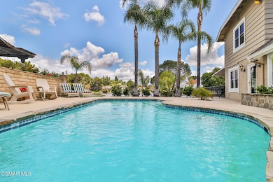 aFront and Side Yard7