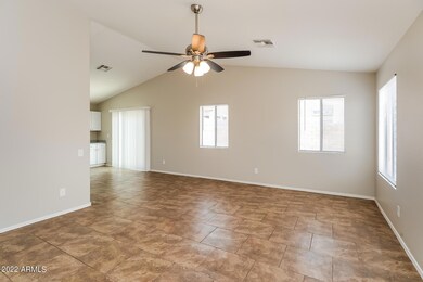 003-photo-living-room-11135405