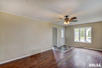 1112 N Kickapoo St, Lincoln, IL 62656 - photo 4