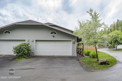 1-web-or-mls-16627 River Heights Loop-1