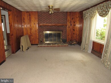 563 Shenandoah River Dr, Harpers Ferry, WV 25425 - photo 3
