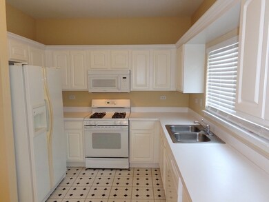 2409 Courtyard Cir unit 2, Aurora, IL 60506 - photo 5