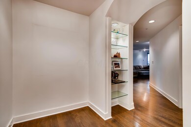 1 Miranova Pl Unit 810-005-006-Foyer-MLS