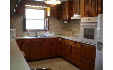 739 NW Palm Dr, Lake City, FL 32055 - photo 3