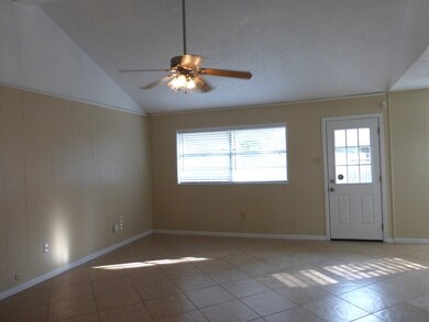 6015 Weeping Willow Rd, Houston, TX 77092 - photo 5