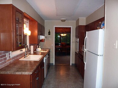 2439 Overlook Ln, Pocono Pines, PA 18350 - photo 2