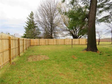 PRIVATE Backyard - NEW Privacy Fence