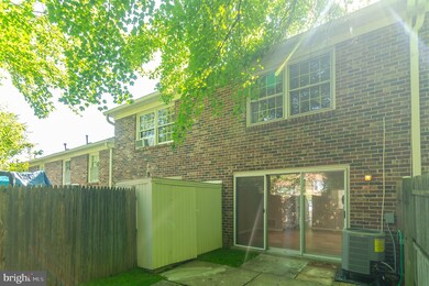 8429 Penshurst Dr unit 597, Springfield, VA 22152 - photo 5