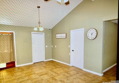 315 Mockingbird Ln, Devine, TX 78016 - photo 4