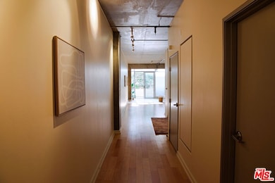 Market Loft Condos unit 237, Los Angeles, CA 90015 - photo 4