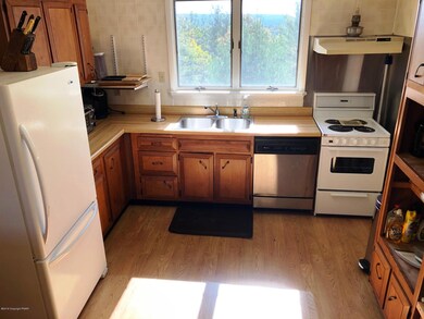 306 Alpha Dr, Stroudsburg, PA 18360 - photo 3