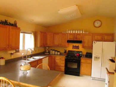 430 Abbe Rd, Sheffield Lake, OH 44054 - photo 4