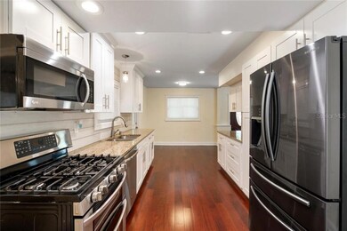 Kitchen w/gas range