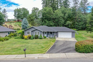 902 NE Dewey Dr, Grants Pass, OR 97526 - photo 3