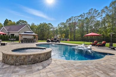 Heated gunite pool & jacuzzi