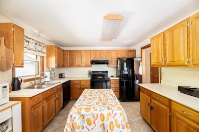 26 Syracuse Rd, Nashua, NH 03064 - photo 4