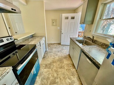 6 Forestdale Rd unit 202, Worcester, MA 01605 - photo 2