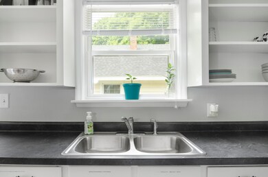 415-Strathmore-Rd-Lansing-MI-48910-6 - C