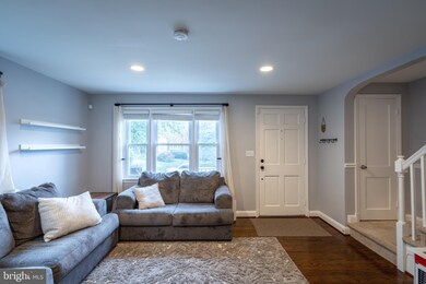 222 Medwick Garth E, Baltimore, MD 21228 - photo 2