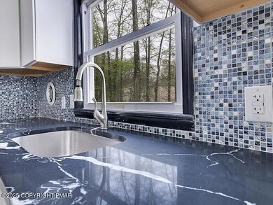 8066 Red Squirrel Dr, Tobyhanna, PA 18466 - photo 4