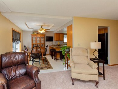 718 E Terrace Dr, Center Point, IA 52213 - photo 5