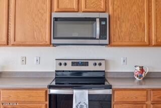 Brand new stove and microwave.