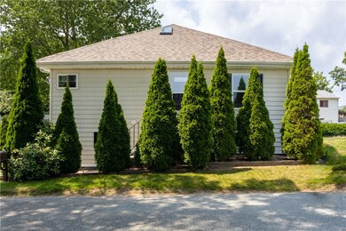 73 Fessenden St, Warwick, RI 02886 - photo 2