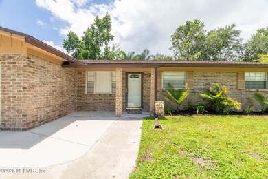 Front Entry 1683 Pecan Ct_OP FL_0007