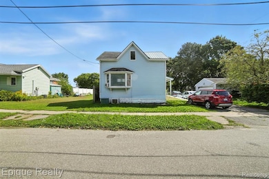 113 Hancock St, Manistee, MI 49660 - photo 2