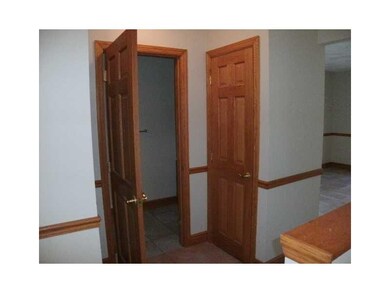 Entry/Foyer.