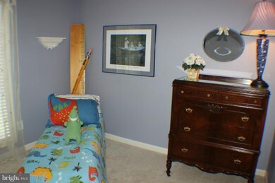 10092 Oakton Terrace Rd, Oakton, VA 22124 - photo 3