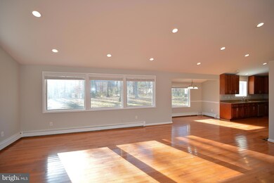 8925 Littleton St, Fairfax, VA 22032 - photo 5