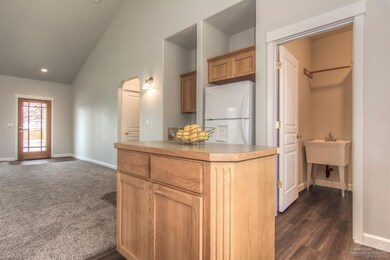 1731 NW Jackpine Ave, Redmond, OR 97756 - photo 6