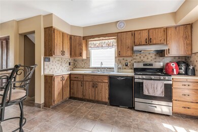 70 8th St, Midland, PA 15059 - photo 4