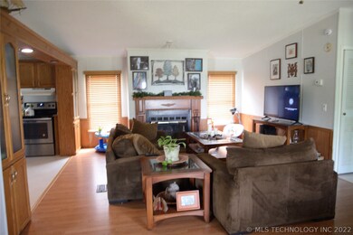 1122 W Main St, Beggs, OK 74421 - photo 4