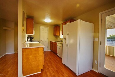 7 Kitchen 2080 N Cedar Dr Apache Junctio