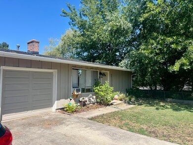 826 Morrison Ave, Medford, OR 97504 - photo 3