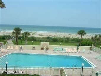 HUGE, HEATED OCEANFRONT Pool