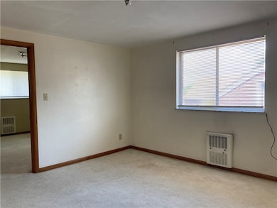 710 Lewis Ave unit 3, Jeannette, PA 15644 - photo 2