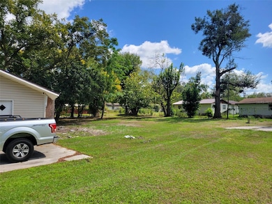 38606 Calumet Ave, Zephyrhills, FL 33542 - photo 2