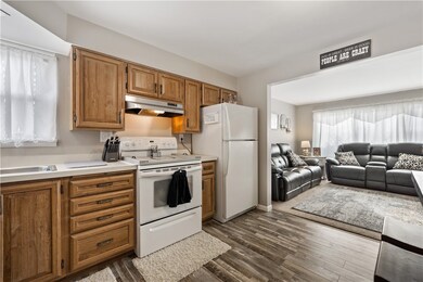 Updated Kitchen with new appliances and new floori