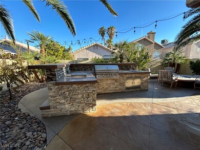 Built in Bar-B-Q with bar
