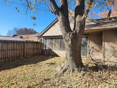 1116 N 5th St, Vandalia, IL 62471 - photo 2
