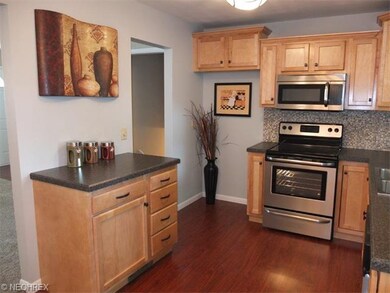 1521 Hilton Dr, Akron, OH 44313 - photo 6