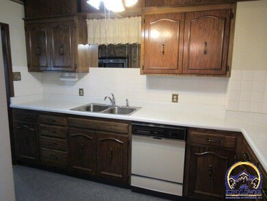 928 SW Medford Ave, Topeka, KS 66606 - photo 3