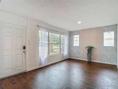 2906 W Paris St, Tampa, FL 33614 - photo 5