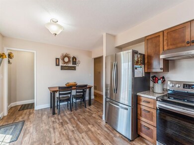 2207 Deborah Dr SW, Cedar Rapids, IA 52404 - photo 6