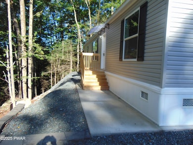 132 Spruce St, Greentown, PA 18426 - photo 4